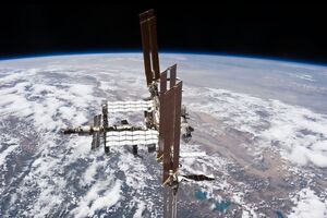 Роскосмос: Знамя Победы уже на МКС