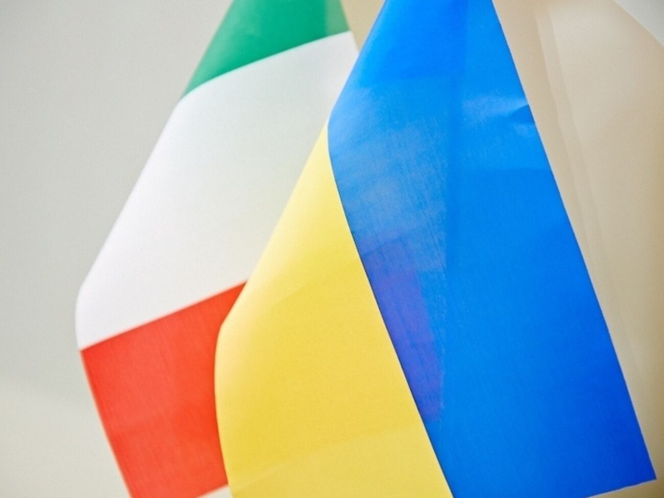 Украинский дипломат попросил "отреагировать на высказывания Айхберга, которые прямо противоречат официальной позиции правительства"