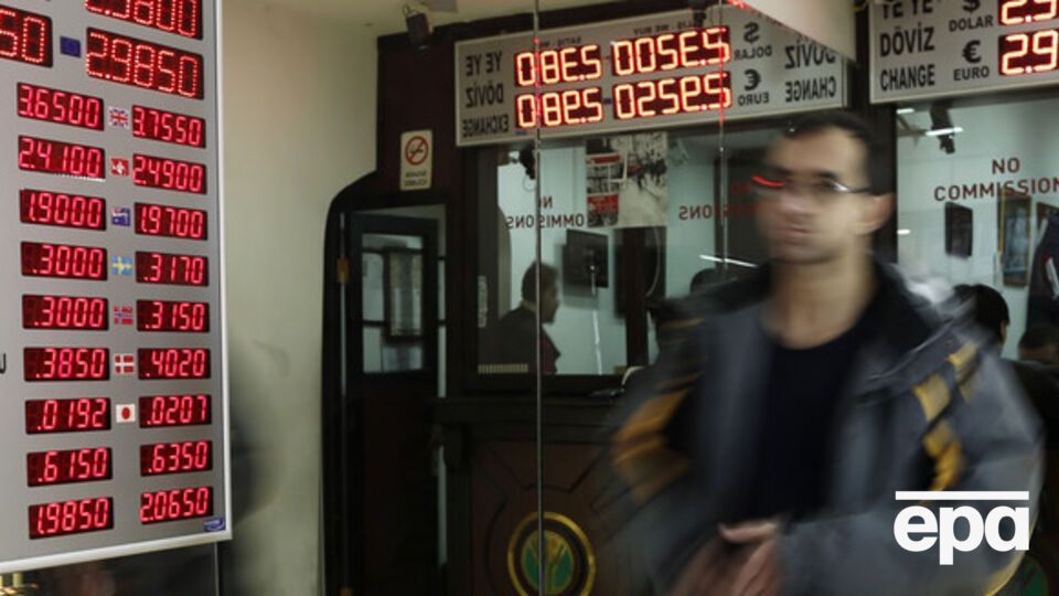 Курс гривны укрепился к доллару