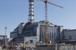 Сергей Парашин отметил, что прямой угрозы для ЧАЭС от пожара нет