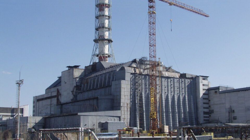 Сергей Парашин отметил, что прямой угрозы для ЧАЭС от пожара нет