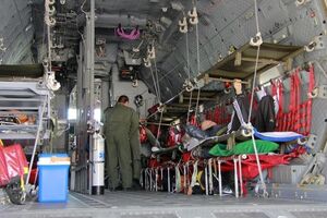 Самолет румынских ВВС "C-27 J Spartan" специально оборудован для перевозки раненых