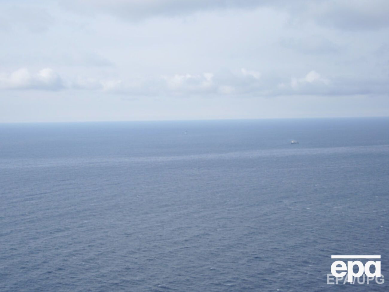 Траулер мог затонуть из-за слишком большого улова