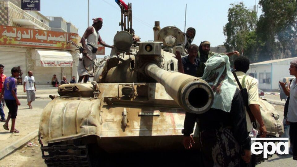 В Адене продолжаются столкновения между повстанцами-хуситами и лоялистами