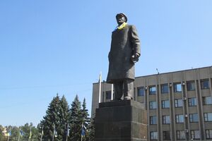 Власти Славянска решили не сносить памятник Ленину