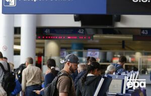 Загранпаспорта должны стоить 304 грн и 238 грн, считают в полиграфкомбинате "Украина"