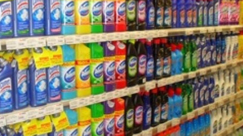 Роспотребнадзор запретил ввоз в РФ "Mистер мускул" и "Туалетного утенка" из Украины