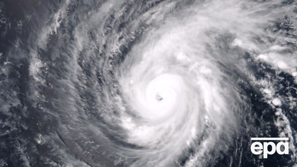 МИД рекомендует отслеживать сообщения местных органов о развитии ситуации и быть готовым к экстренной эвакуации из опасных зон действия циклона