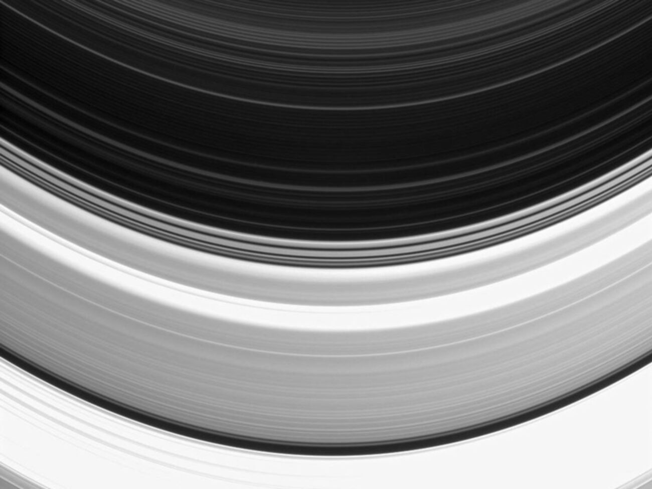 Cassini сделала фото одного из колец Сатурна
