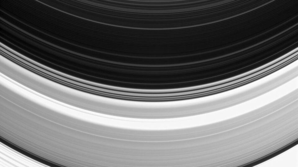 Cassini сделала фото одного из колец Сатурна