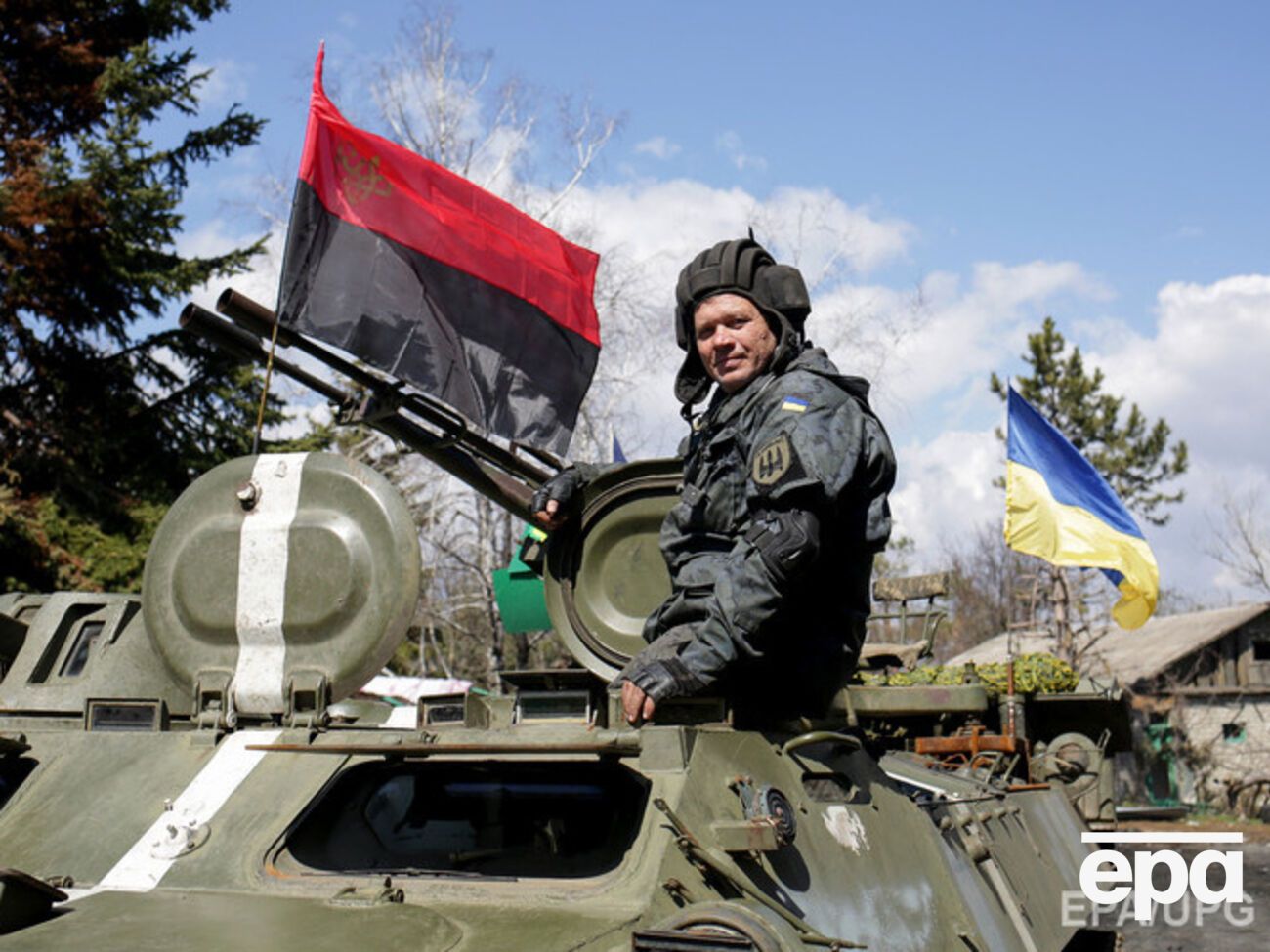 Боевики обстреливают военных из артиллерии и зенитных установок