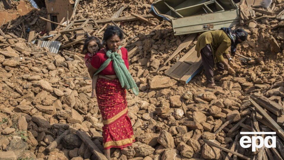 Непал продолжает "трясти"