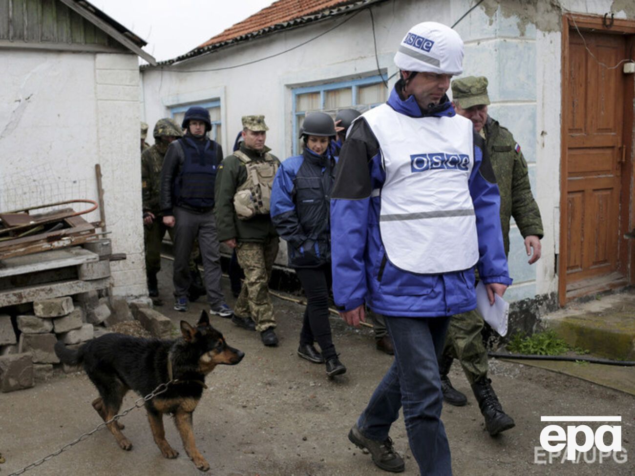 Боевики прикрываются наблюдателями