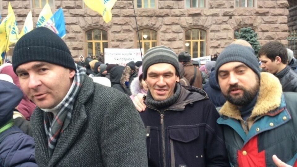 Участники акции "белых платков", которая состоялась в Киеве 13 марта