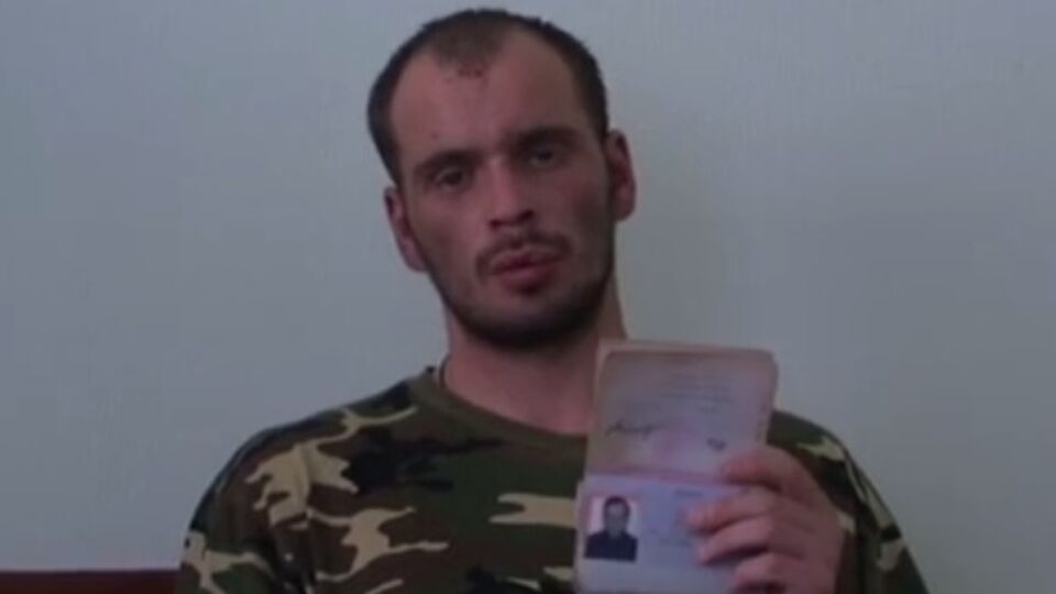 Задержанный боевик показал паспорт гражданина РФ