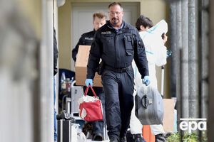 Полицейский рейд вызван появлением сообщений о том, что неизвестный мужчина исследовал лес вдоль гоночной трассы