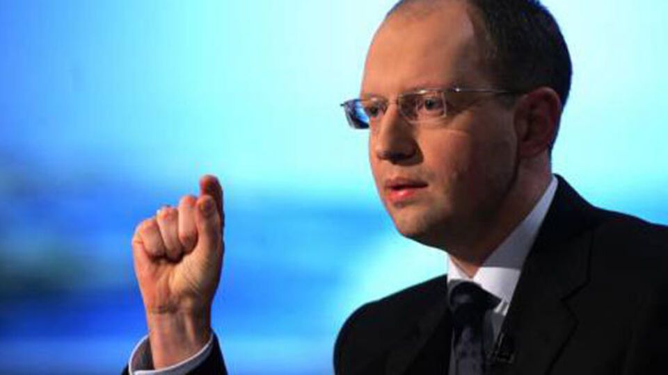 Яценюк: Решения просто о персональных изменениях не позволят снести голову этой гидре