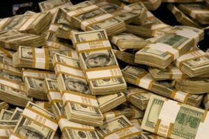 В соответствии с программой МВФ переговоры с кредиторами должны быть завершены до первого пересмотра этой программы