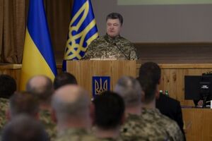 Порошенко заявил, что работа оборонного комплекса поможет справиться с безработицей