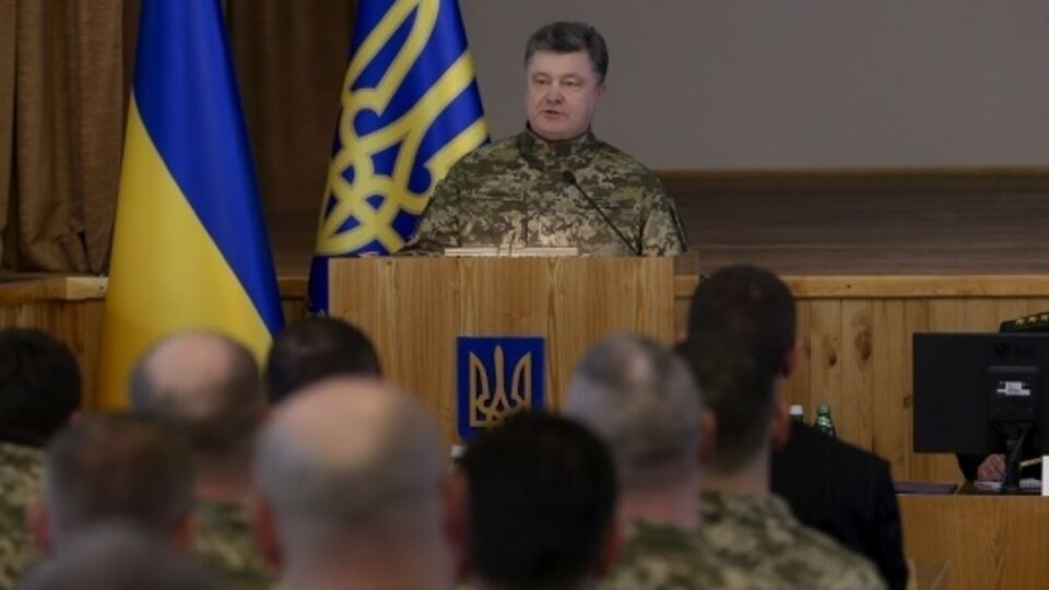 Порошенко заявил, что работа оборонного комплекса поможет справиться с безработицей