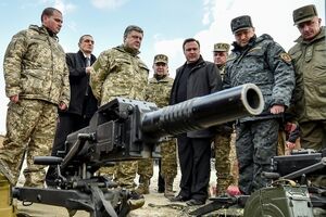 Порошенко ознакомился с техникой украинского производства