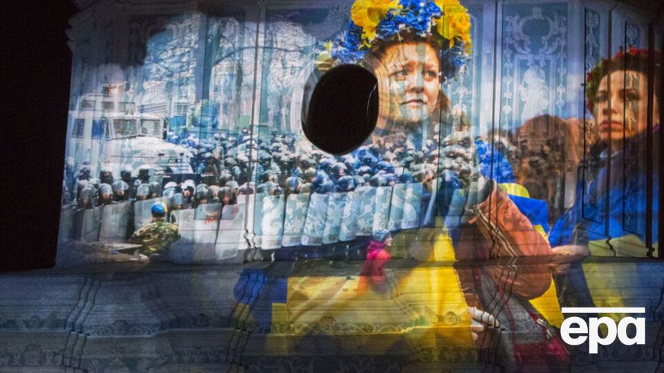 На открытии "Французской весны" киевлянам показали световое шоу на башне Софийского собора