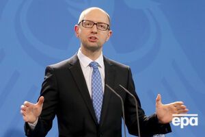 Украина направляет на социальную сферу деньги, которые должна была бы использовать для выплат по внешним обязательствам, заявил Яценюк