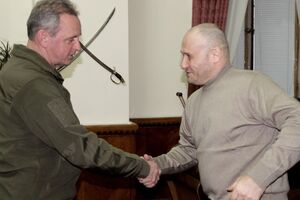 Ярош и Муженко пожали друг другу руки