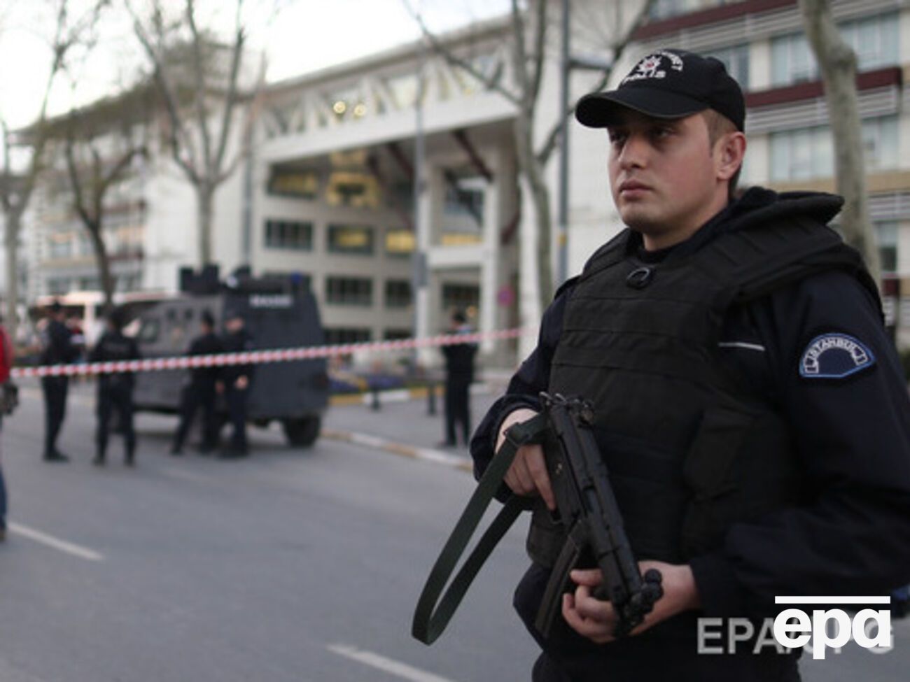 Полиция намерена арестовать 34 военных