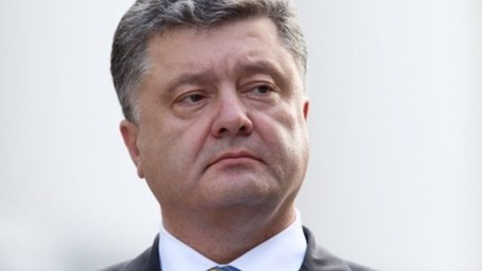 Порошенко: Для тех, кто очень хочет провести тезис федерализации, вкинуть это как дискуссию, у нас есть конечный инструмент – референдум