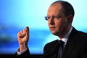 Яценюк: Кабмин надеется на поддержку парламентом отмены неприкосновенности народных депутатов и судей