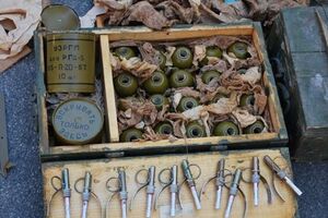 Во время обыска у боевика изъяли целый арсенал оружия