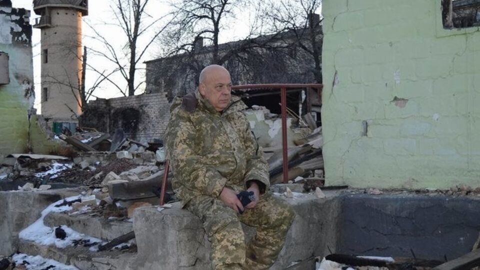 Геннадий Москаль сообщил, что мужчина выжил, но получил множественные осколочные ранения и травматический шок