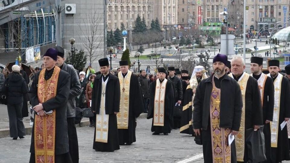 Ход начался от храма Святого Василия Великого и закончилась на улице Институтской