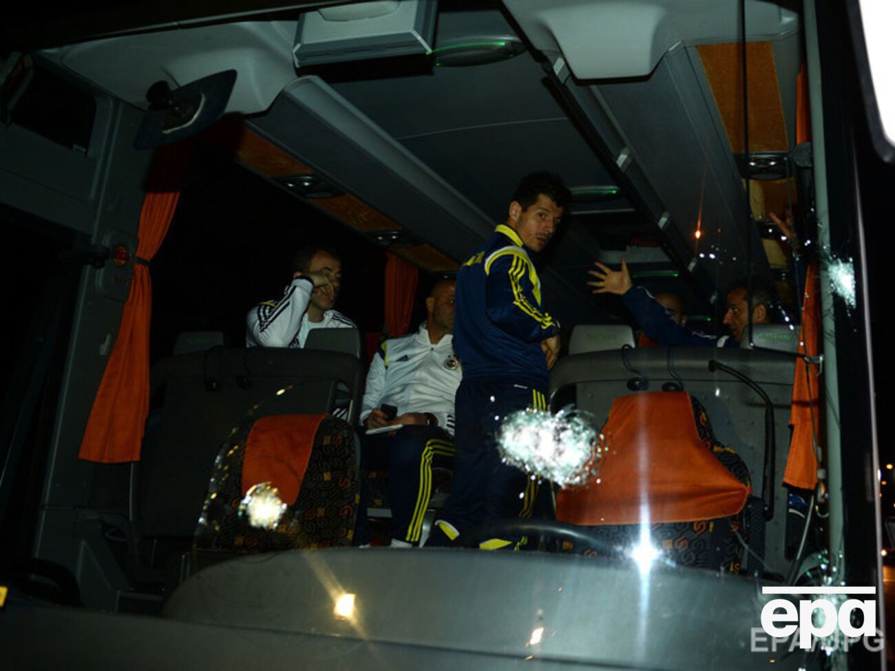 Ни один из игроков команды во время обстрела автобуса не пострадал