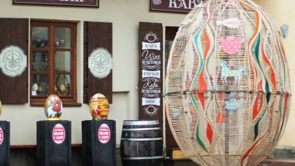 Трехметровая писанка во Львове