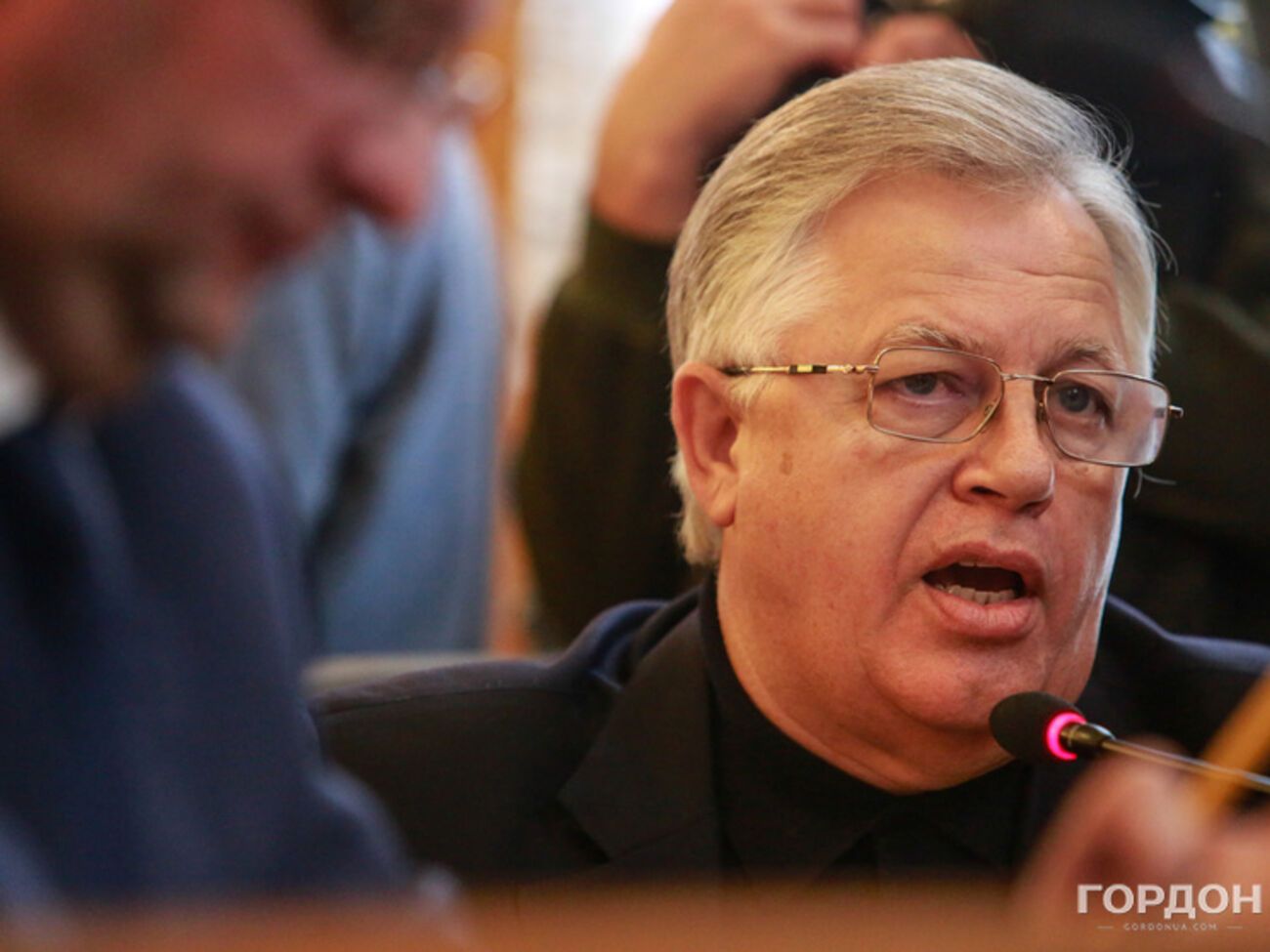 По данным "Украинских новостей", Петр Симоненко уже начал чтение протокола своего допроса