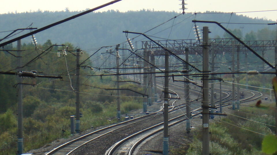В результате взрыва повреждена часть рельсы
