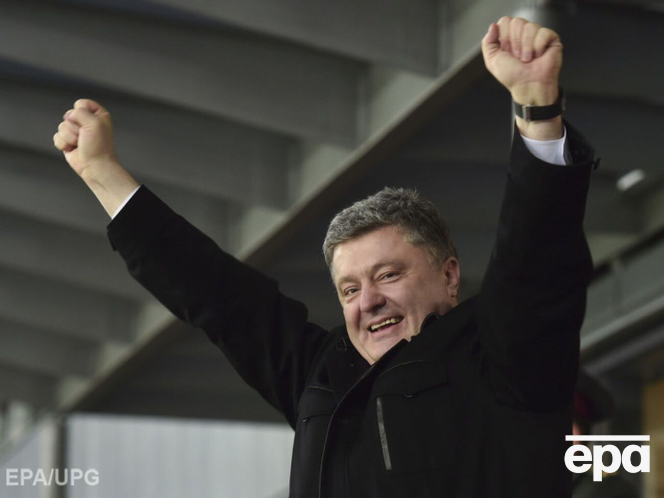 Порошенко сам оплачивает перелеты во время зарубежных визитов, утверждает его пресс-служба