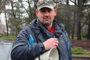 Организатор автопробега --- николаевский активист Александр Янцен