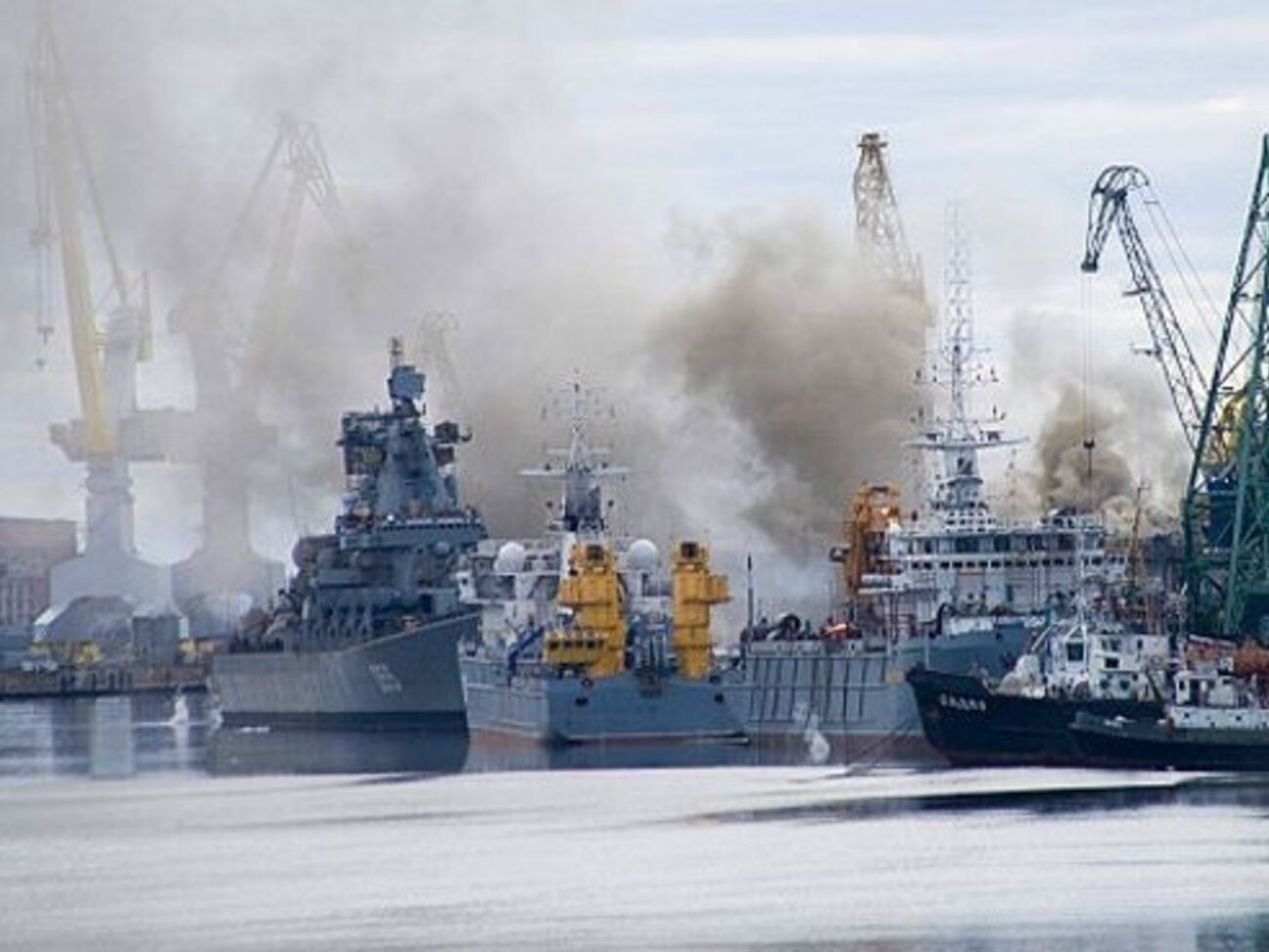 Пожар не удается потушить