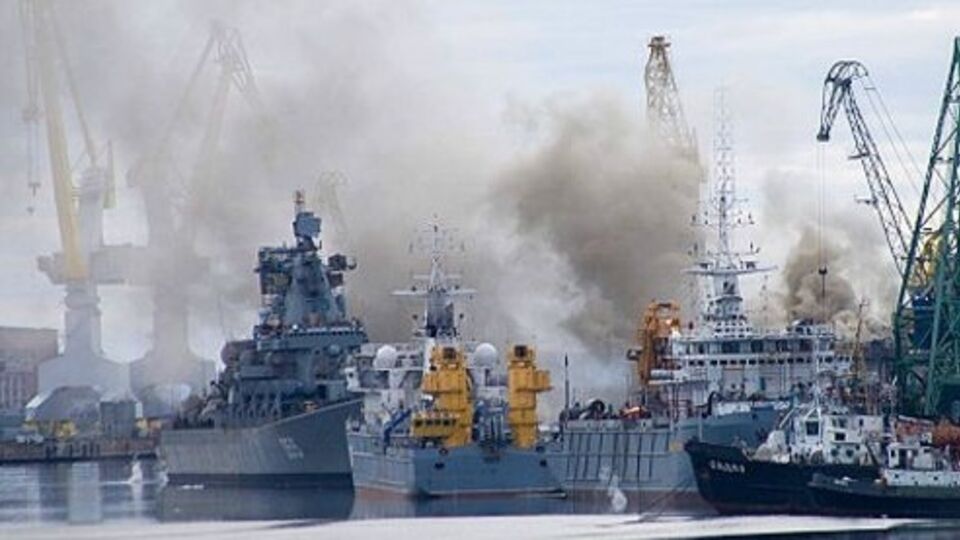 Пожар не удается потушить