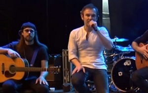 Вакарчук исполнил "Надежду"