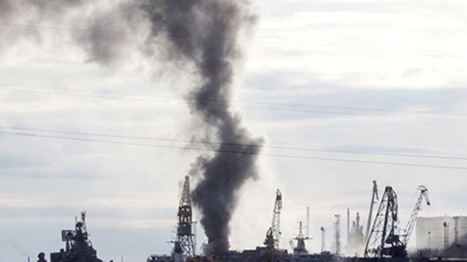 Подводную лодку затопили, чтобы загасить пожар