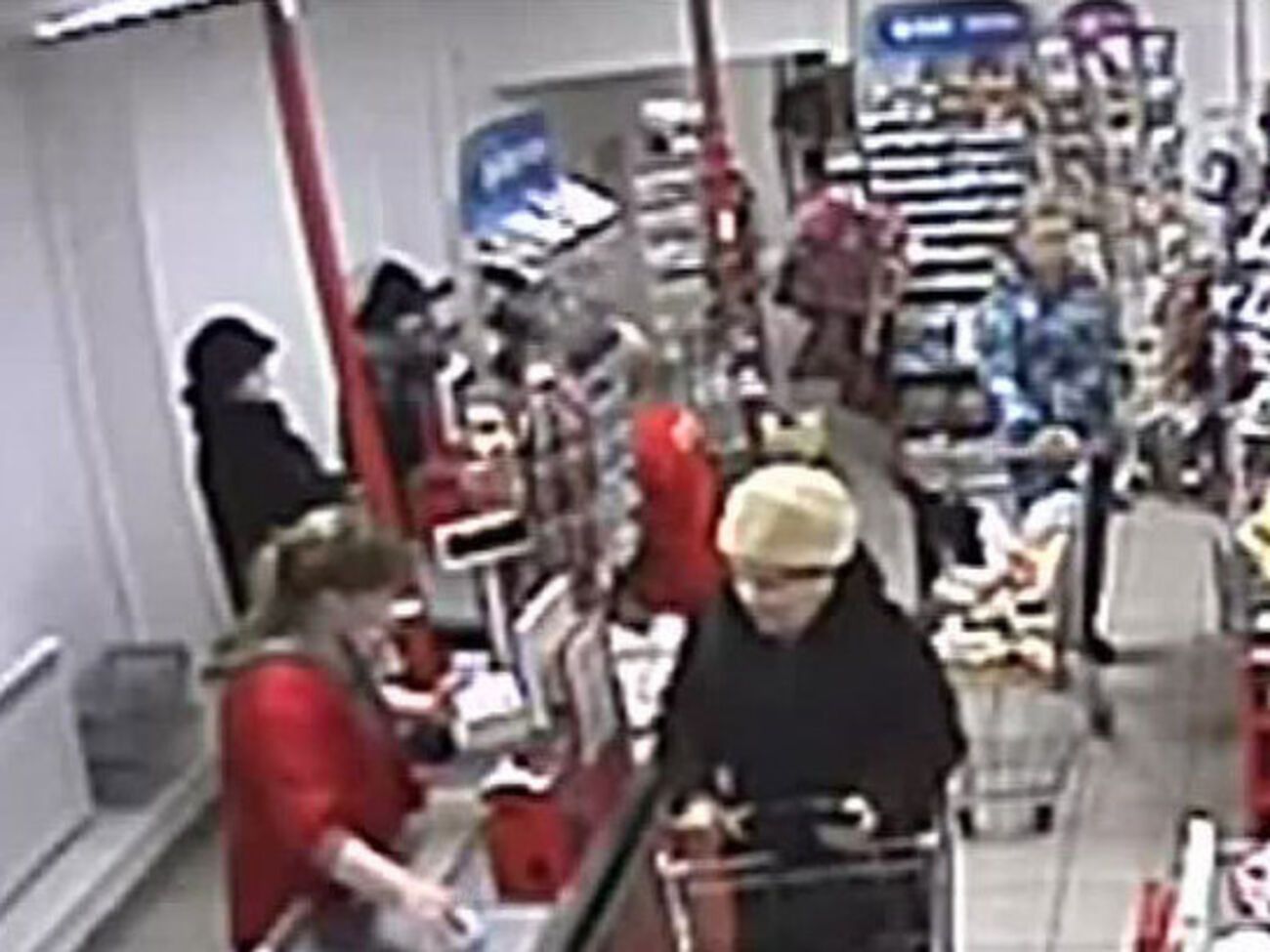 81-летняя блокадница умерла в полицейском участке по вине директора магазина, считают в Следкоме РФ