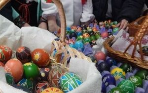 По данным организаторов, за несколько часов было продано 250 писанок