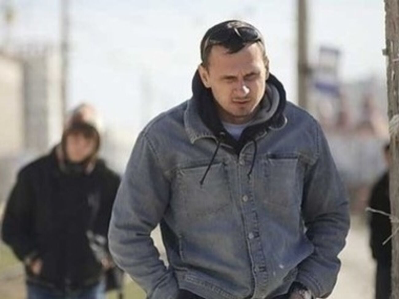 Российские власти продолжают удерживать Сенцова