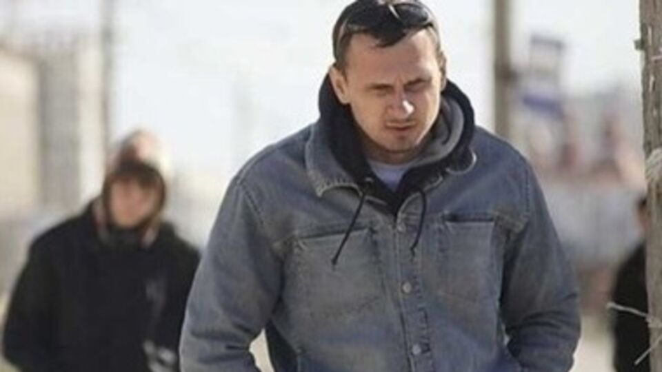 Российские власти продолжают удерживать Сенцова