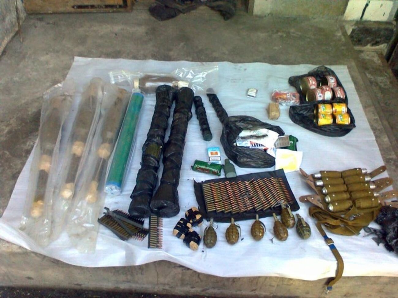 Содержимое тайника, обнаруженного бойцами "Киев-1"