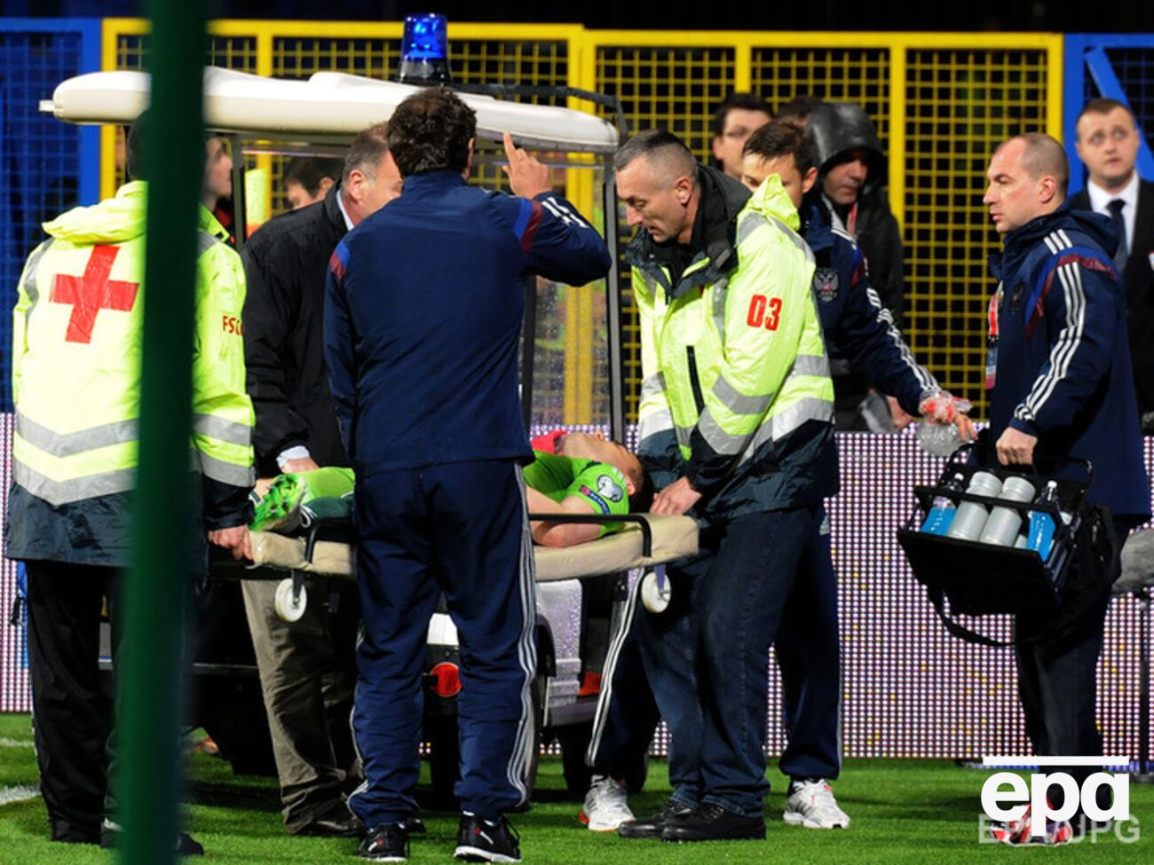 За поведение болельщиков УЕФА наказала и Россию, и Черногорию